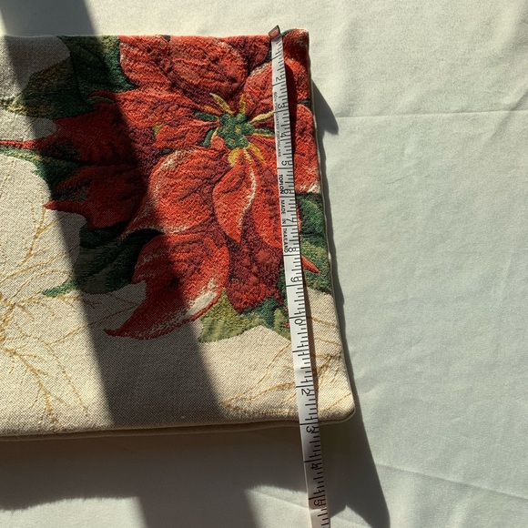 French high quality tablecloth or throw tapestry with two pillowcases poinsettia - Picture 13 of 16